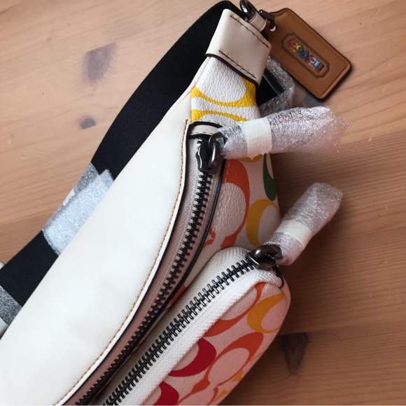 🌈 Coach Sprint Belt Bag 24 In Rainbow Signature Canvas - Picture 12 of 14